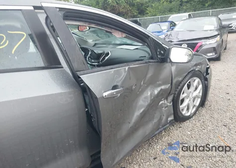 2017 Chevrolet Volt Premier z USA, uszkodzony, nr VIN 1G1RB6S50HU114008